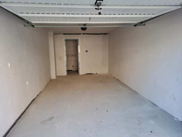 Дава под наем гараж, паркомясто, гр. пазарджик, идеален център