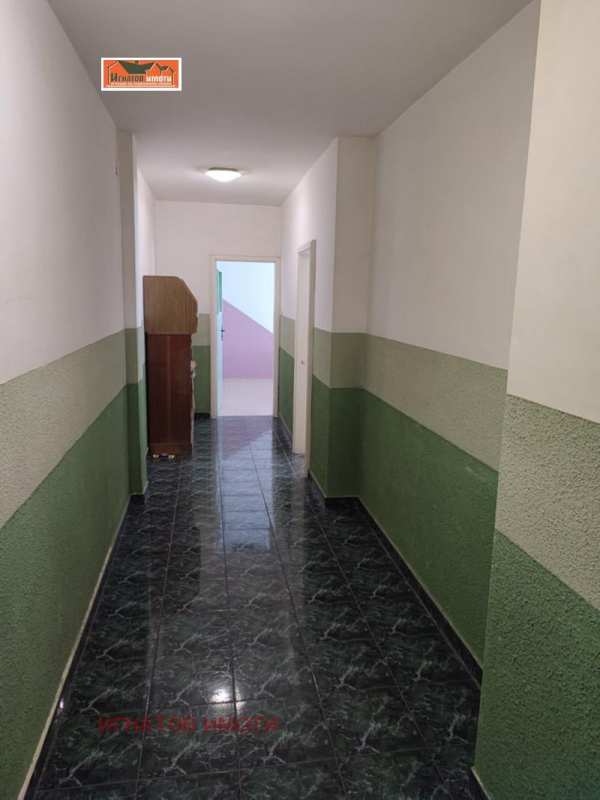 Дава под наем офис, гр. пазарджик, център