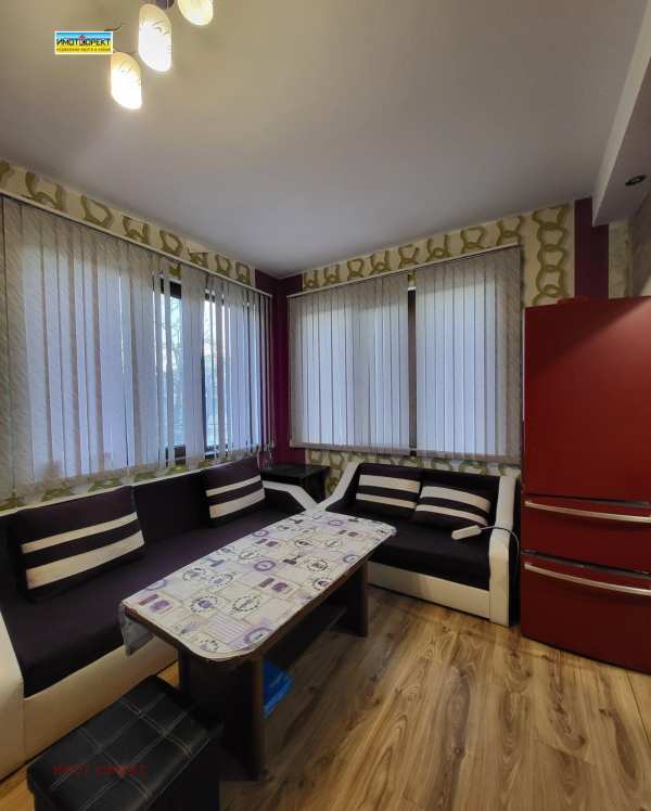 Дава под наем къща, гр. пазарджик, младост