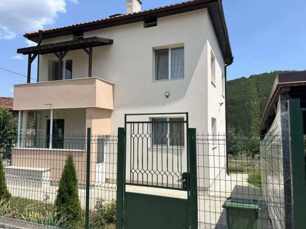 Продава  къща гр. Земен, област Перник
      140 кв.м