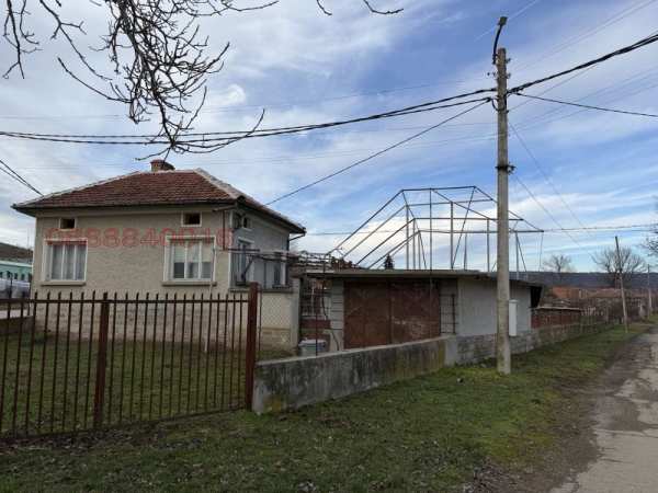 Продава  къща с. Горна Росица, област Габрово
      100 кв.м