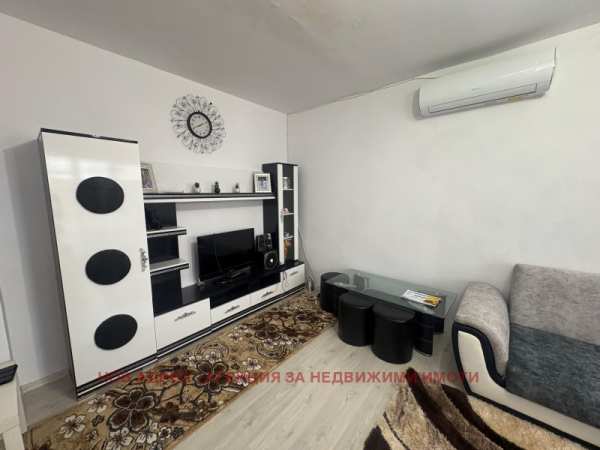Продава  3-стаен град Търговище, Запад 3
      76 кв.м