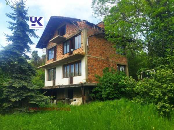 Продава  къща с. Гурмазово, област София
      165 кв.м