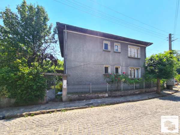 Продава  къща гр. Трявна, област Габрово
      190 кв.м