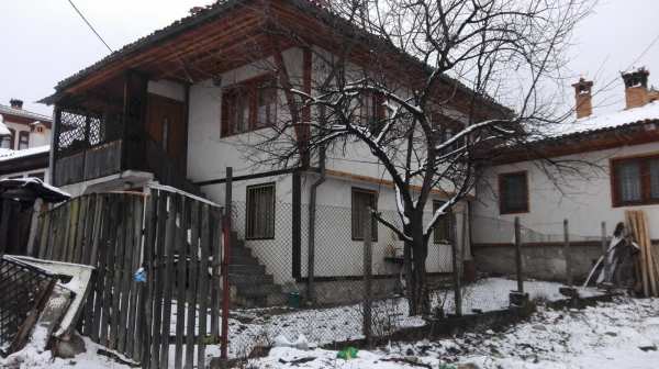 Продава къща, гр. копривщица, област софия област