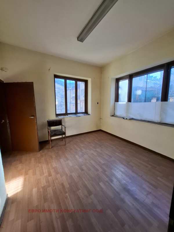 Продава  къща гр. Чепеларе, област Смолян
      243 кв.м