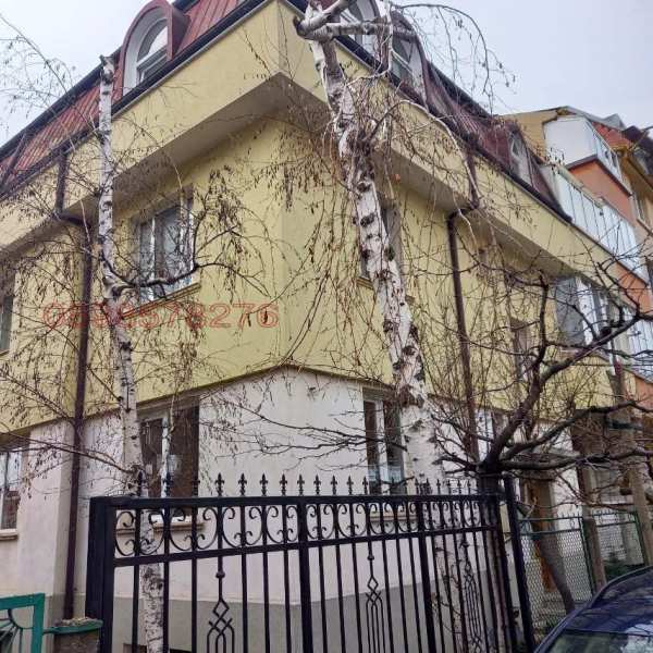 Продава етаж от къща, гр. благоевград, идеален център