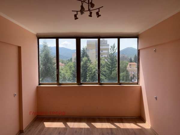 Продава офис, гр. ботевград, област софия област