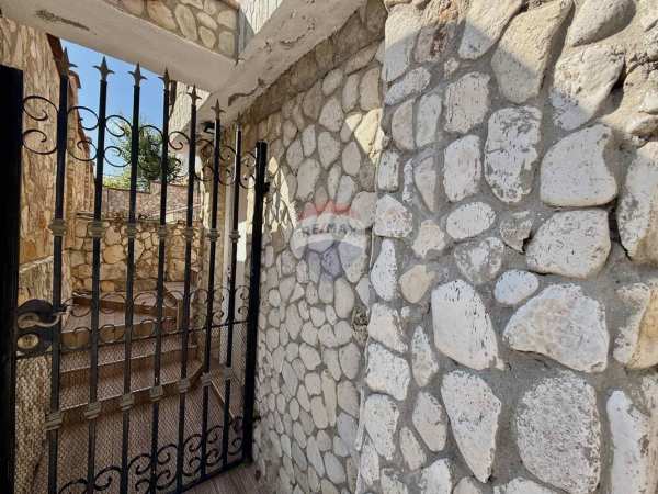 Продава къща, гр. балчик, област добрич