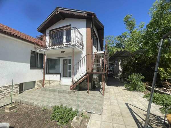 Продава къща, гр. каварна, област добрич