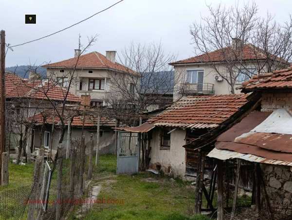Продава къща, гр. стрелча, област пазарджик