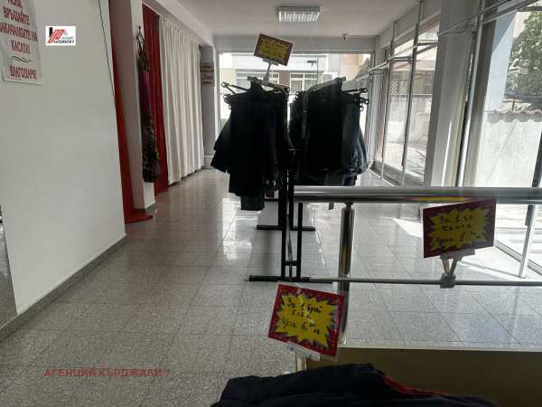 Продава магазин, гр. кърджали, център