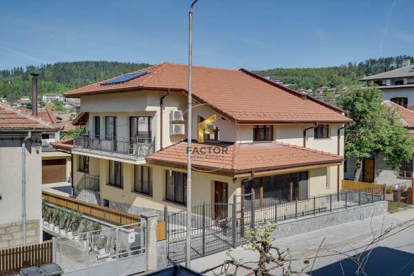 Продава хотел, гр. трявна, област габрово