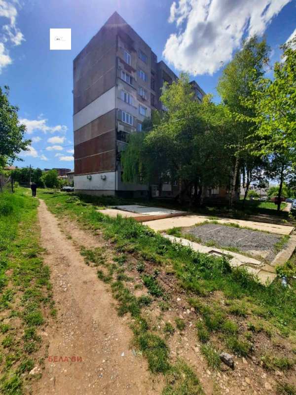 Продава 2-стаен, гр. радомир, област перник