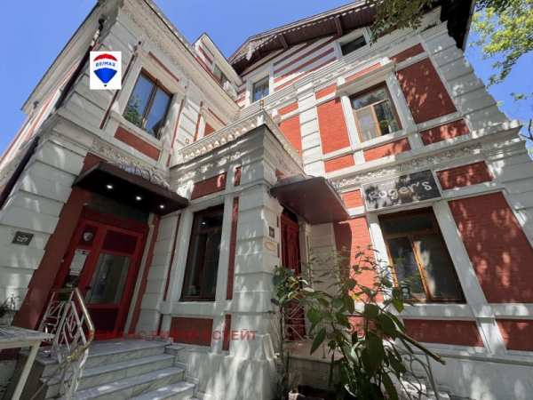 Продава  хотел град Русе, Център
      1539 кв.м