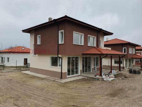 Продава къща, с. приселци, област варна