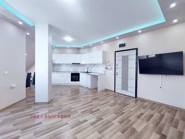 Продава  многостаен град Русе, Широк център
      148 кв.м