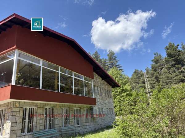 Продава  хотел хижа Здравец, област Пловдив
      8786 кв.м