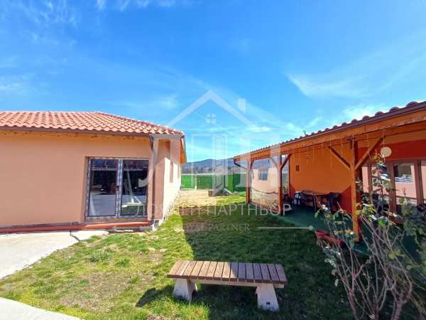 Продава хотел, с. шаново, област стара загора