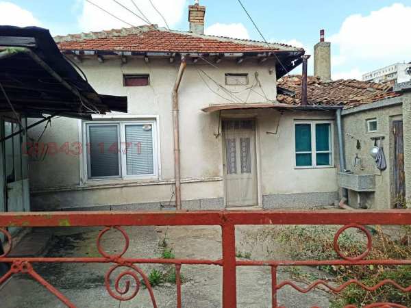 Продава къща, гр. добрич, център