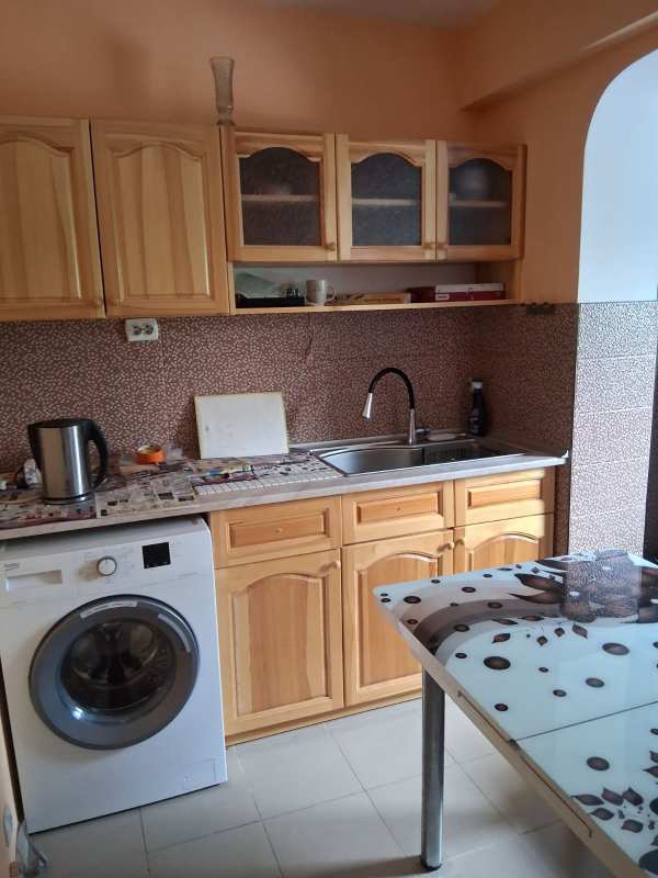 Продава 2-стаен, гр. перник, изток