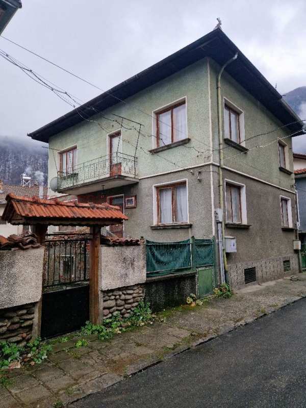 Продава къща, гр. тетевен, област ловеч
