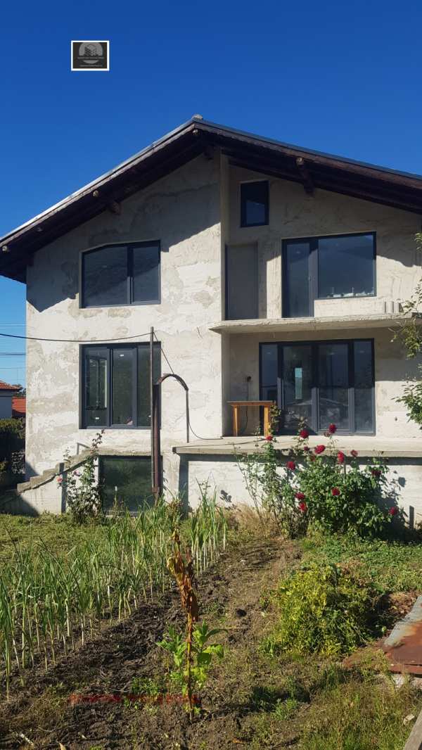 Продава  къща гр. Сапарева баня, област Кюстендил
      240 кв.м