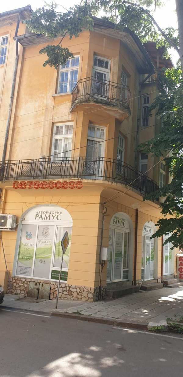Продава етаж от къща, гр. вършец, област монтана