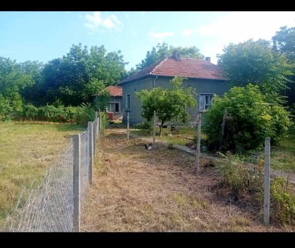 Продава къща, гр. левски, област плевен