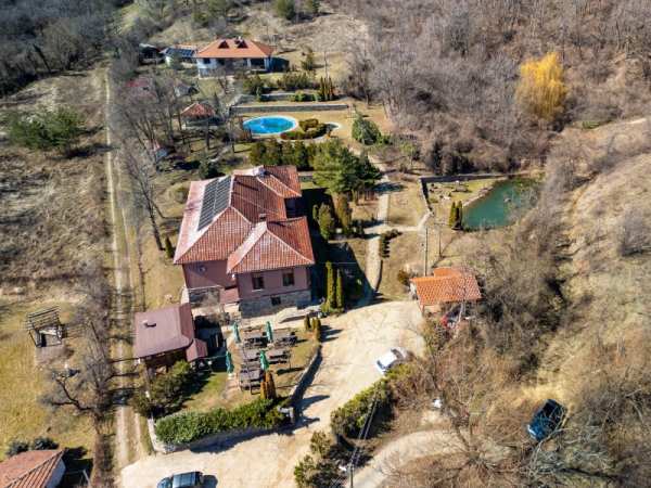 Продава хотел, гр. ботевград, област софия област