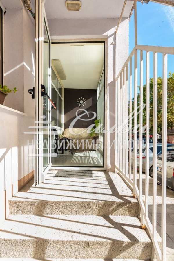 Продава  магазин град Шумен, Център
      88 кв.м