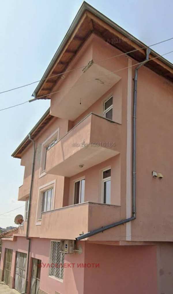 Продава етаж от къща, гр. сливен, комлука