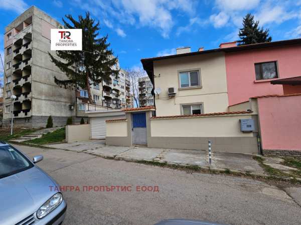 Продава  къща гр. Радомир, област Перник
      148 кв.м