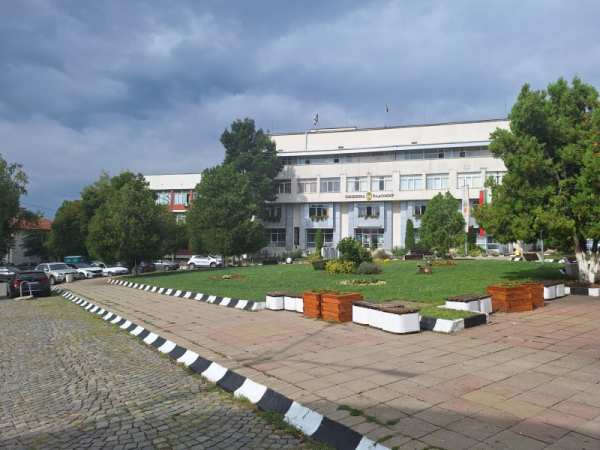 Продава офис, гр. радомир, област перник