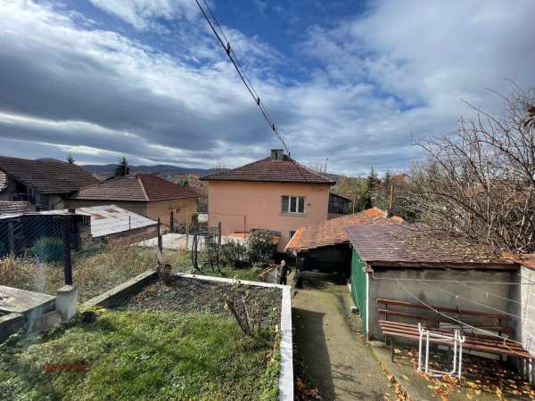 Продава къща, гр. перник, църква