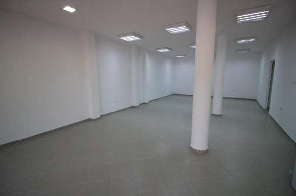 Продава  магазин град Габрово, Център
      123 кв.м