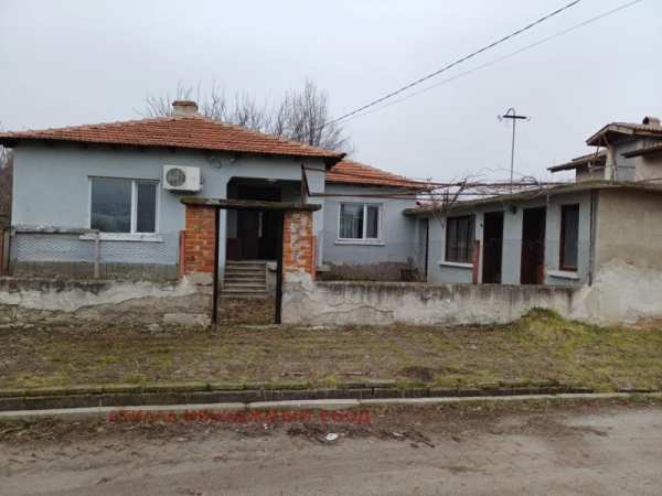 Продава  къща с. Болярци, област Пловдив
      118 кв.м