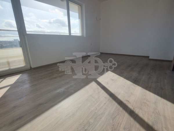 Продава 4-стаен, гр. добрич, център