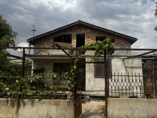 Продава  къща с. Ливада, област Бургас
      140 кв.м