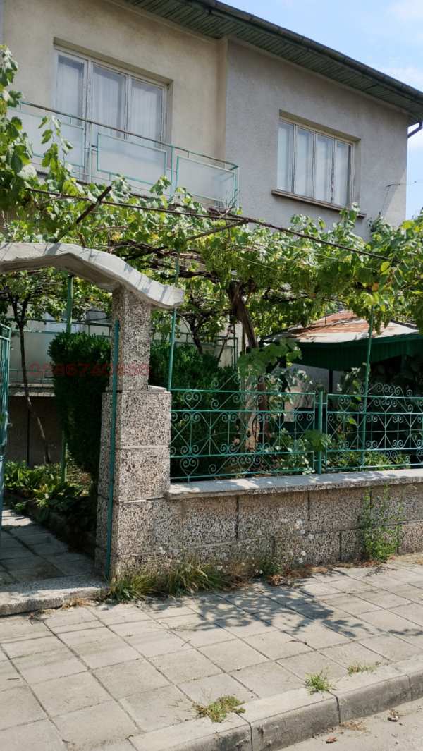 Продава  къща гр. Ихтиман, област София
      180 кв.м