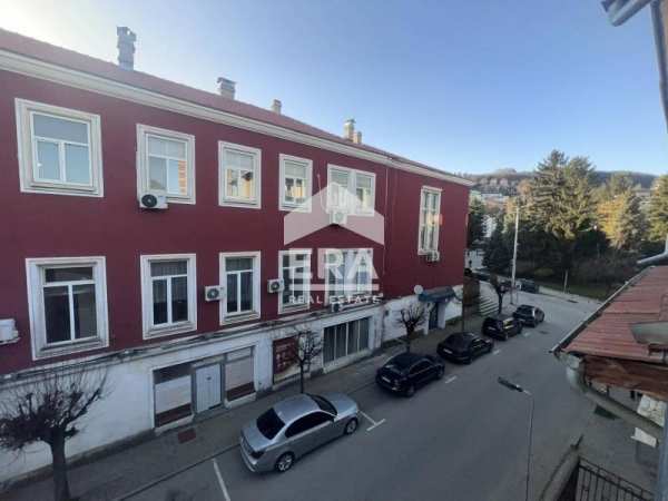 Продава етаж от къща, гр. велико търново, център