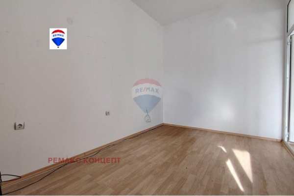 Продава склад, гр. шумен, тракия