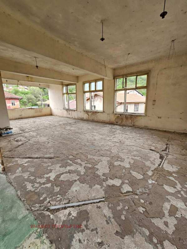 Продава пром. помещение, гр. бобошево, област кюстендил