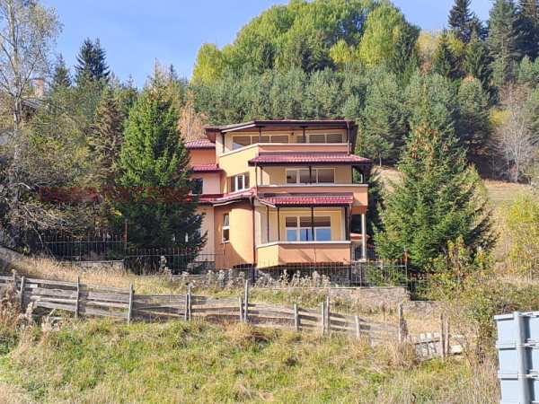 Продава вила, с. стойките, област смолян