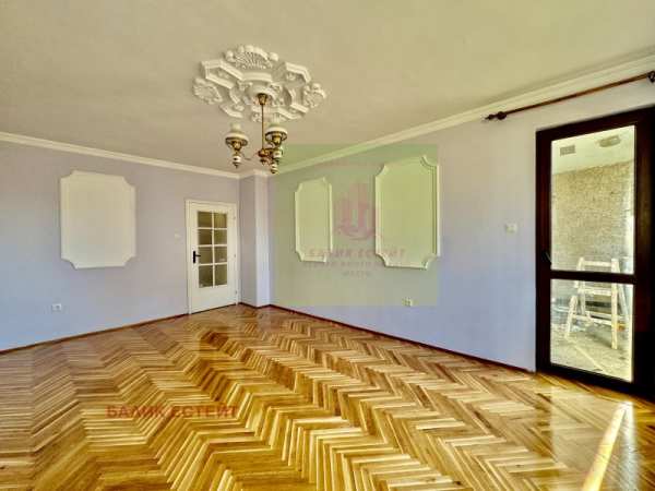 Продава 4-стаен, гр. добрич, център