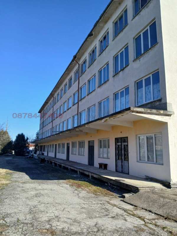Продава хотел, гр. долна баня, област софия област