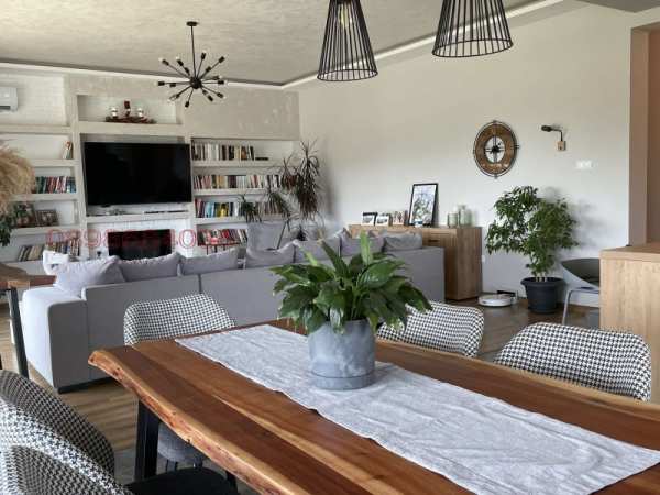 Продава  къща с. Долна Диканя, област Перник
      240 кв.м