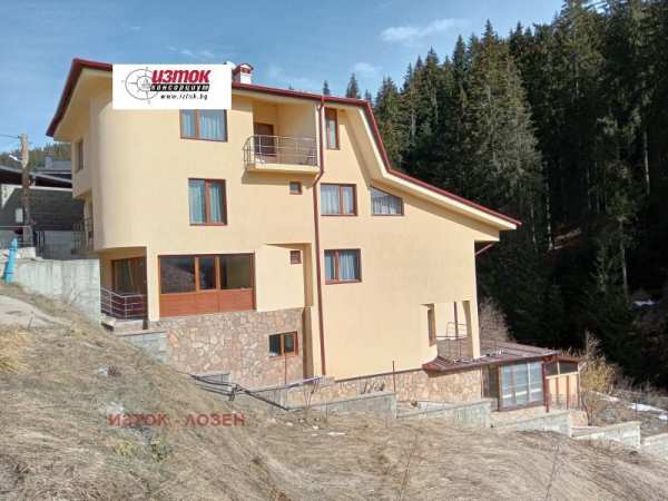 Продава  хотел к.к. Пампорово, област Смолян
      650 кв.м