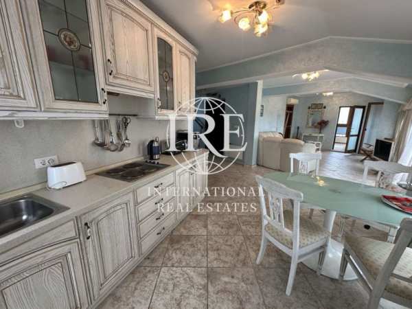 Продава  многостаен град Варна, Център
      188 кв.м