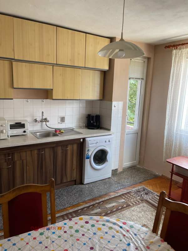 Продава 4-стаен, гр. плевен, идеален център